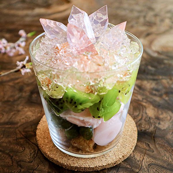 桜の水晶パフェを無料サービス！ヤドの春旅キャンペーン